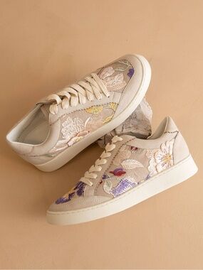 New in Box Embroidered Cream Floral Low-Top Sneakers Sizes 6-10